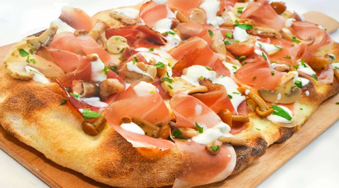 Do you know what a Pinsa is? Pinsa vs Pizza, whitch one do you choose?