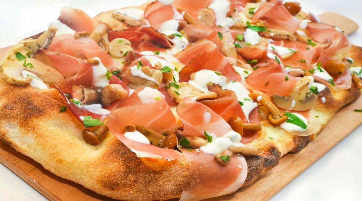 Sai cos'è una Pinsa? Pinsa vs pizza, tu quale scegli?